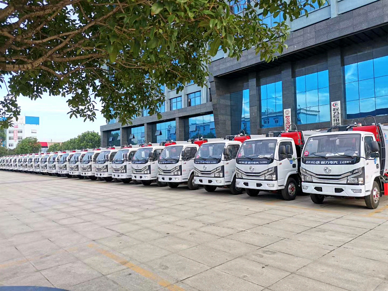 25臺(tái)壓縮式垃圾車(chē)發(fā)往內(nèi)蒙發(fā)車(chē)儀式
